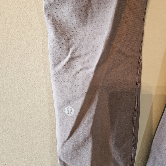 Lululemon Zoned In Tight 2020 Casual Leggings Size 6. - Picture 14 of 15